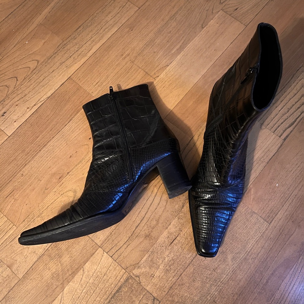 Via spiga genuine leather ankle boots 
Size 7 1/2 - 8 women’s